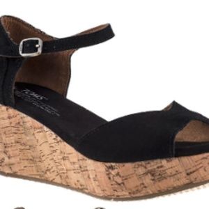 NWT TOMS Black Peeptoe Suede Plaform Sandals